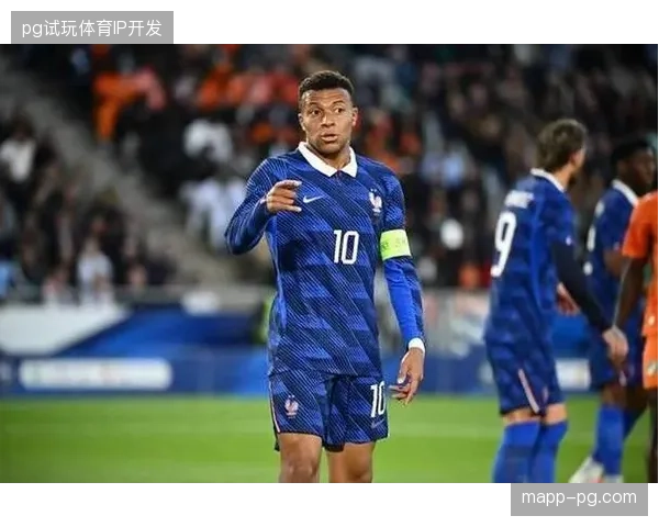 法国队长姆巴佩状态低迷错失良机，球队攻击线在缺少吉鲁后暴露支点问题